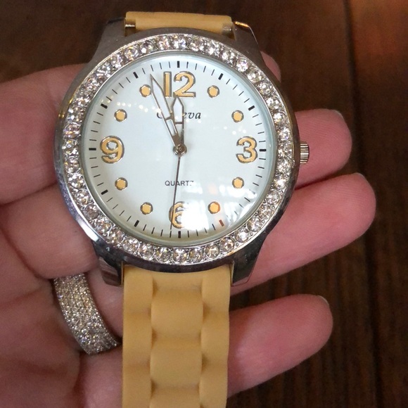 Large face watch - Picture 3 of 4